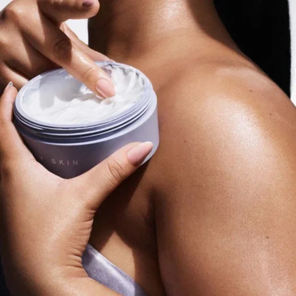 💦 FENTY SKIN BUTTA DROP WHIPPED OIL BODY CREAM - Picture 2 of 6